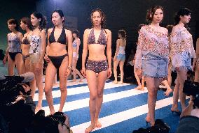 New swimsuits for 2002 unveiled by Toray